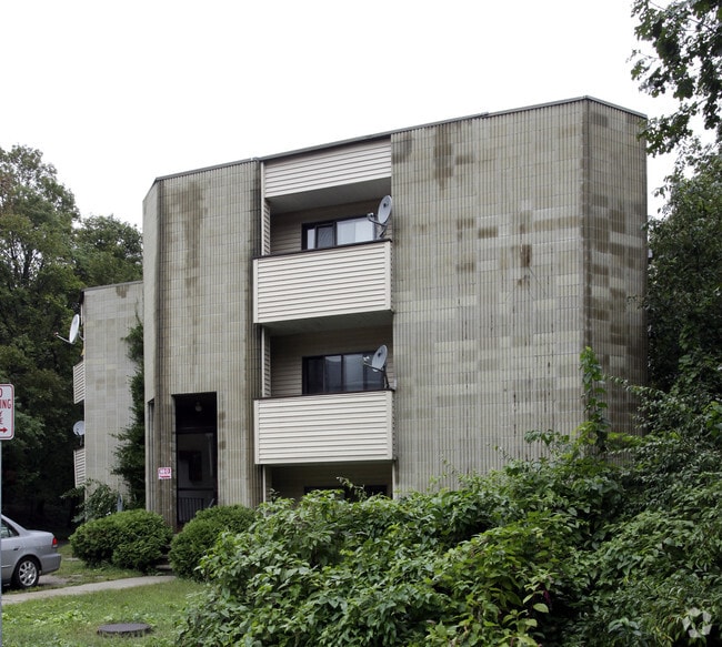 Building Photo - 75 Scotch Pond Pl
