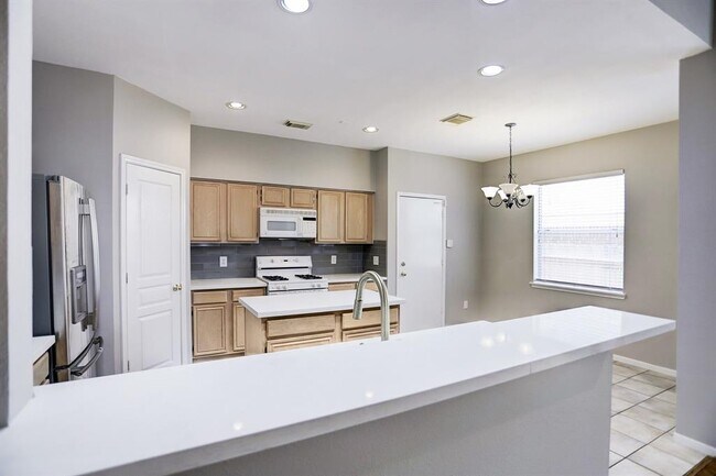 Building Photo - 23 Rosewater Pl