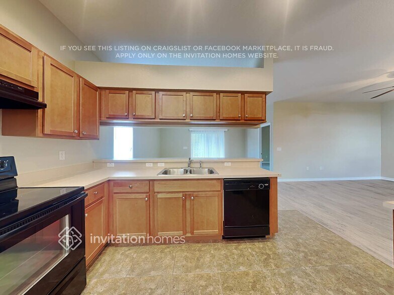 Building Photo - 3652 Sandhill Crane Dr