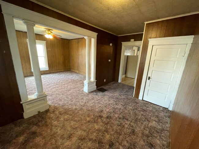 Building Photo - 415 N 9th St