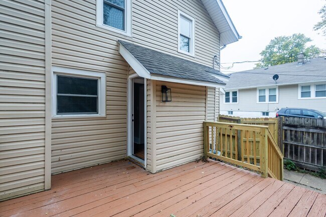 Building Photo - A Great 4BD/1.5BA Single Family Home That Has Been Recently Renovated