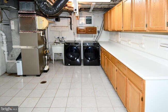 Building Photo - 4100 Dewmar Ct