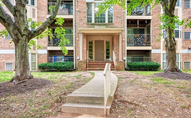 Primary Photo - 201 Star Pointe Ct
