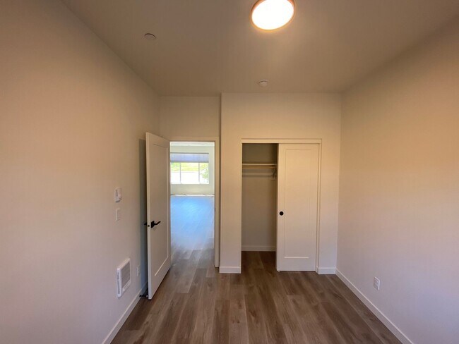 Building Photo - 2-Bedroom, 1-Bath Home in North Portland!