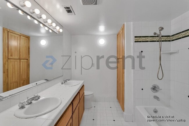 Building Photo - 813 Meade Ave