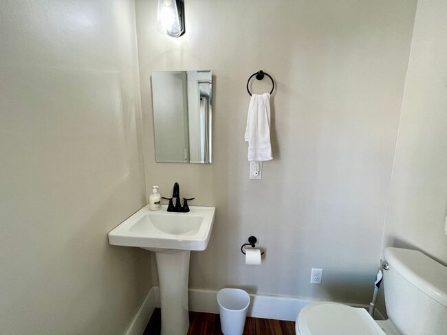 Building Photo - Beautifully Renovated & Fully Furnished Home in Peoria Heights!