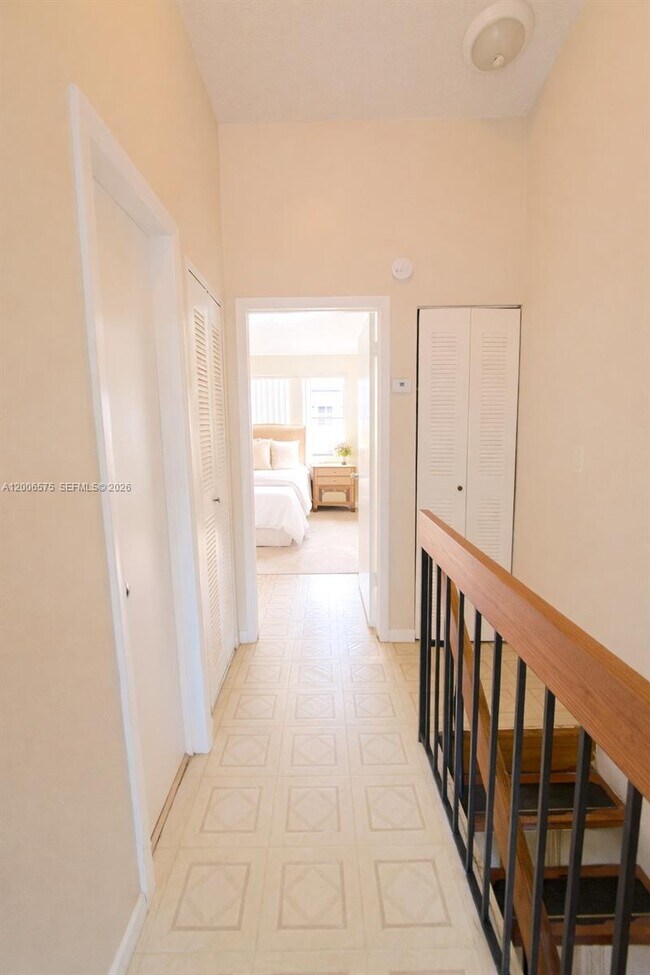 Building Photo - 8870 Fontainebleau Blvd