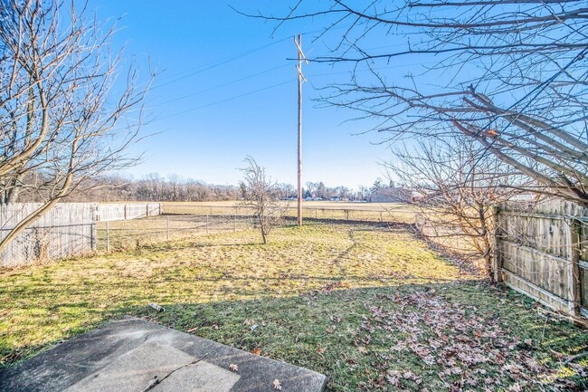 Building Photo - Modern 3BR Duplex – Just $1450! Security D...
