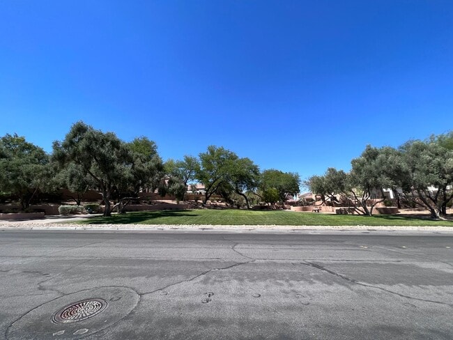 Building Photo - Summerlin 5 Bedroom with a Swimming Pool