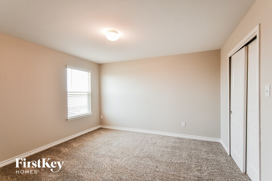 Building Photo - 6502 Hoffman Pln