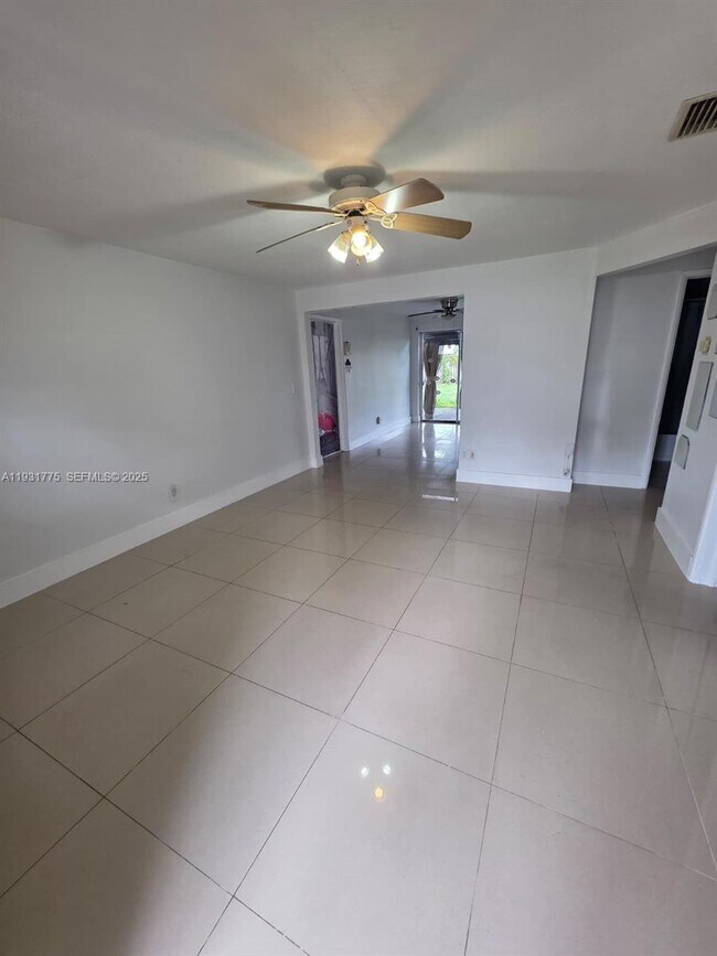 Building Photo - 5911 N Farragut Dr