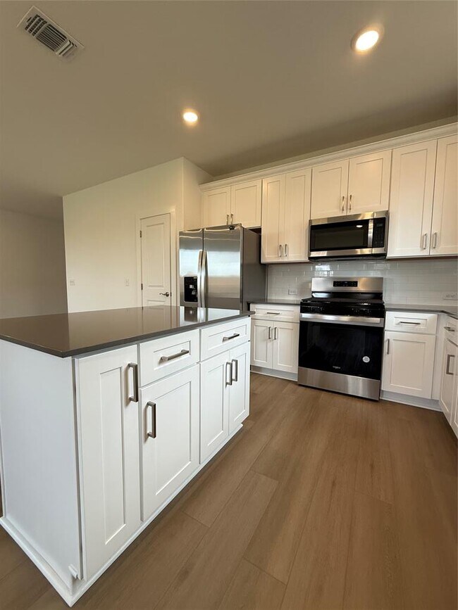 Building Photo - 593 Tailwind Dr