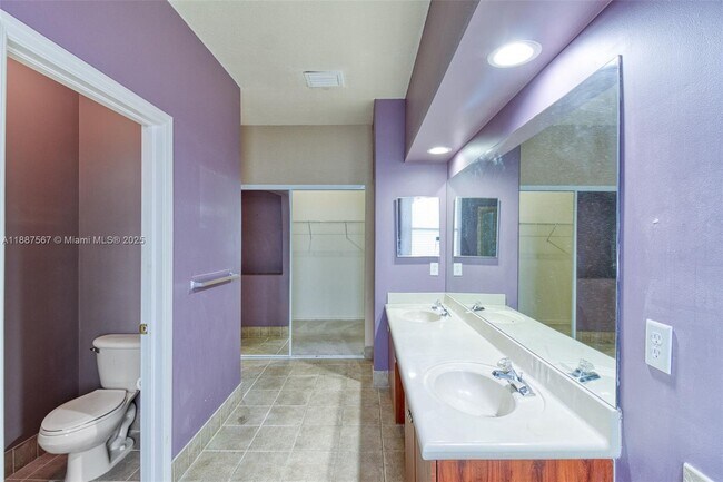 Building Photo - 3769 SW 51st St