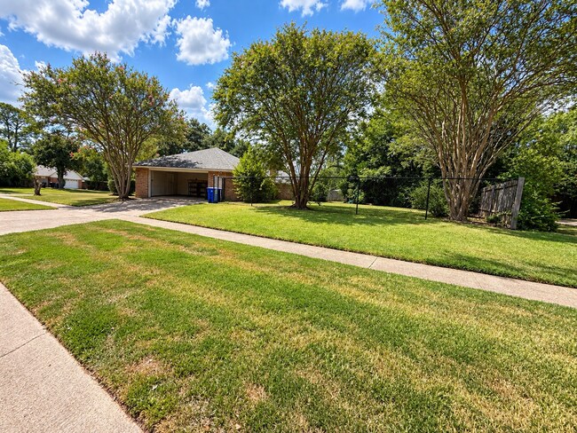 Building Photo - 1548 Ramberlyn Way