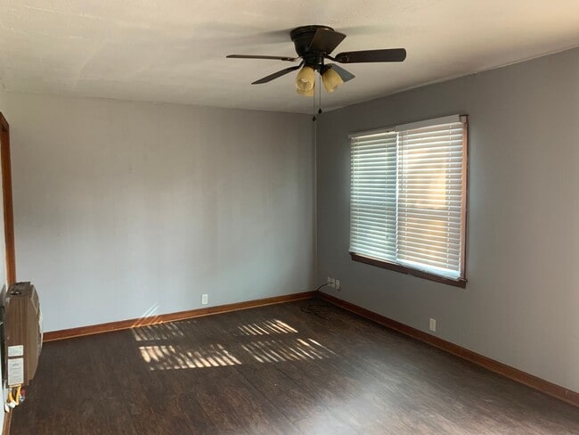 Building Photo - Charming 2-Bed with Bonus Space & Private ...