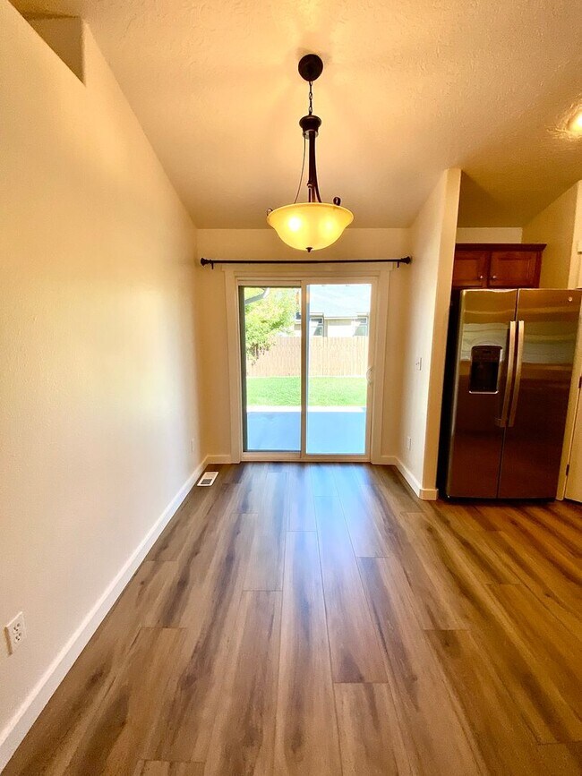 Building Photo - 4 bedroom PLUS office or 5th bedroom in NW Meridian Avail Mid August