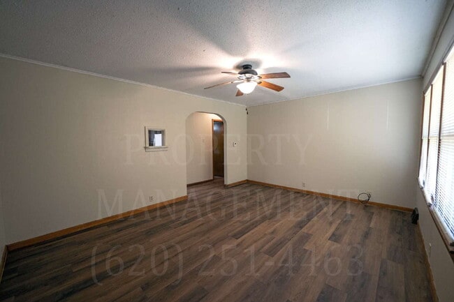 Building Photo - Charming 2 Bed, 1 Bath Duplex