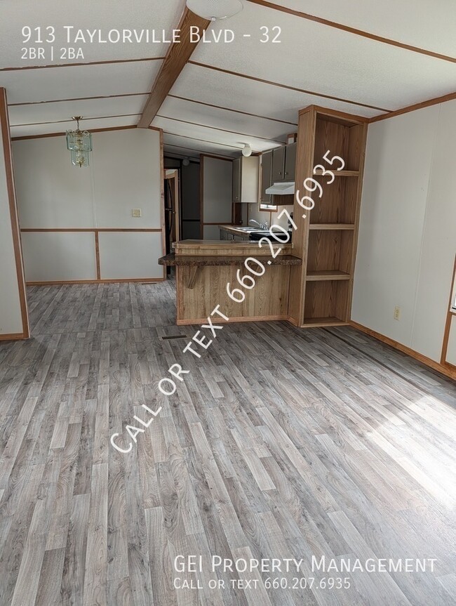 Building Photo - 913 N Taylorville Blvd