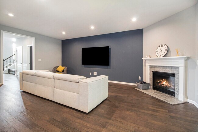 Building Photo - 2865 Dillon Dr