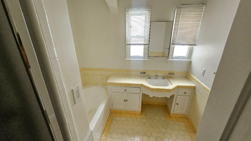 Building Photo - 224 S Tower Dr