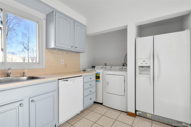 Building Photo - 156 Madison St