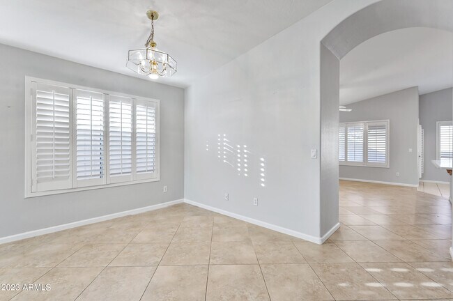 Building Photo - 4728 E South Fork Dr
