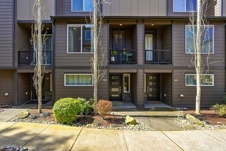 Building Photo - GORGEOUS Edmonds 2 Bedroom Primary Suites - Plus Flex Space