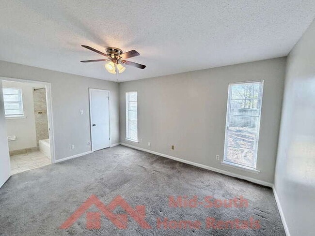 Building Photo - 7029 Tree Line Cove