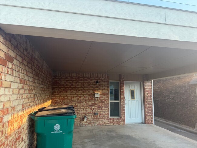 Building Photo - 1900 N Moulton Ct