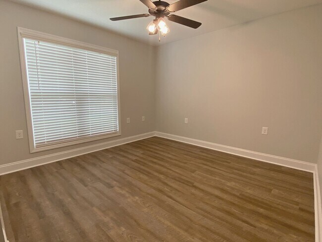 Building Photo - 3 bedrooms, 2 baths in Hahira/North Lownde...