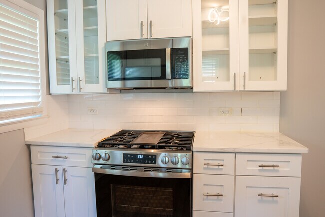 Building Photo - 9733 Karlov Ave