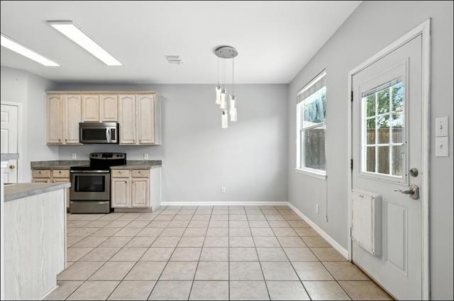 Building Photo - 2344 Magnolia Dr