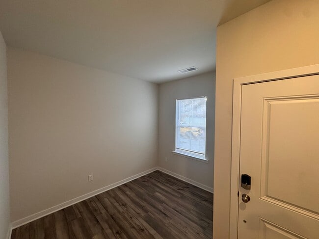 Building Photo - 6025 Crosswinds Dr