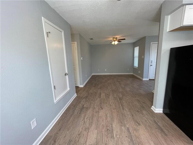 Building Photo - 7417 Vintage Hills Dr
