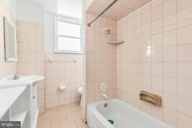 Building Photo - 2301 S 16th St