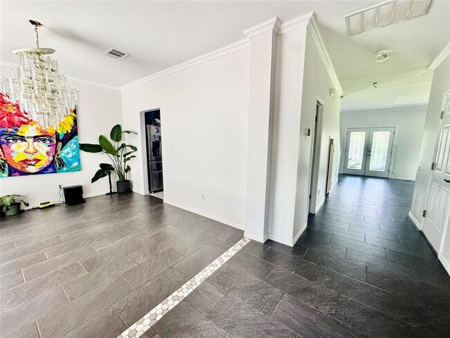 Building Photo - 1002 Acanthus St