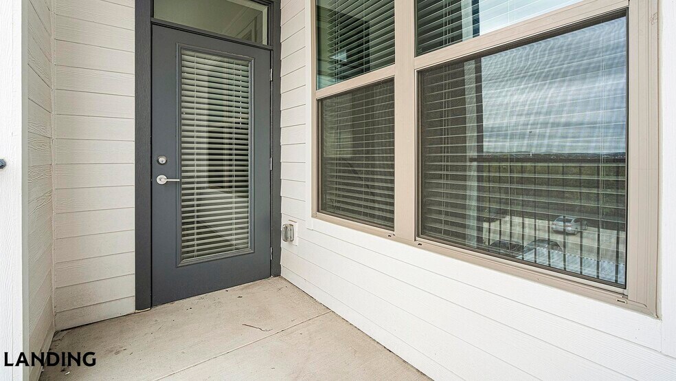 Building Photo - 14015 Univ Pass