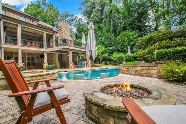 Building Photo - 5265 Peachtree Dunwoody Rd NE