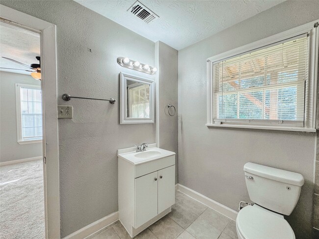 Building Photo - 6714 Dillon St