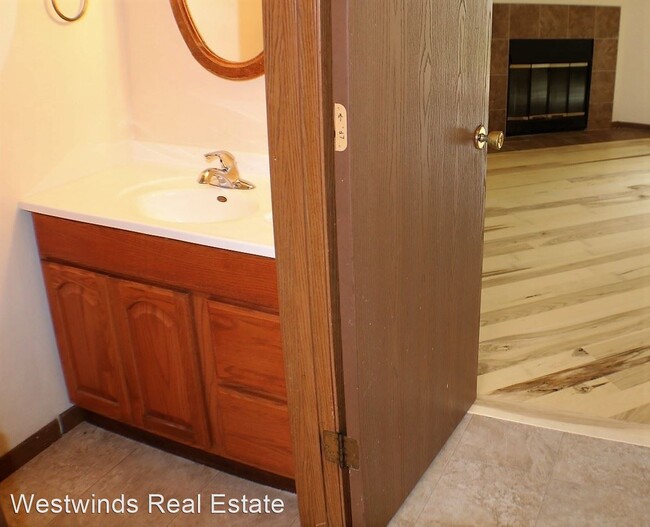 Building Photo - 2 br, 1.5 bath House - 673 Westwinds Drive