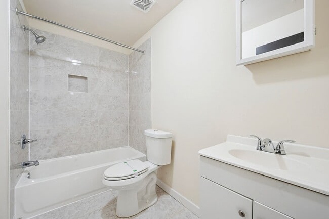 Building Photo - 876 Wynnewood Rd