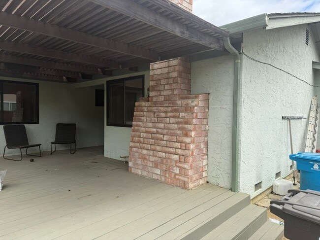 Building Photo - 515 La Baree Dr