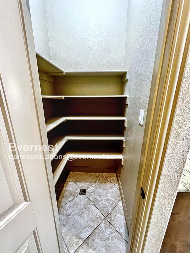 Building Photo - 16709 Stillhouse Hollow Ct