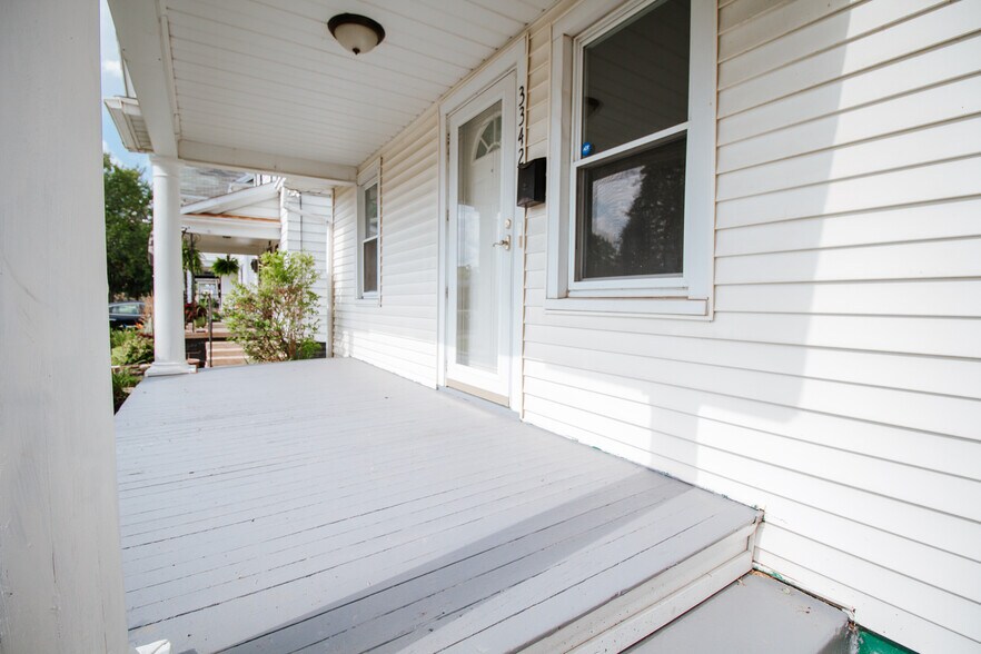 Building Photo - 3342 Jeannette Ave