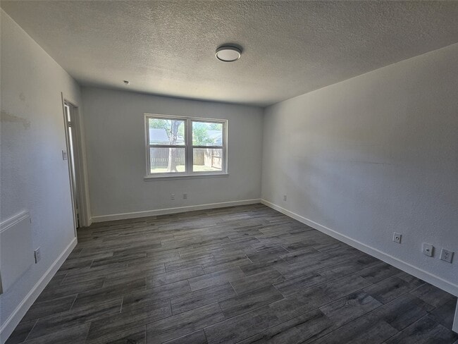 Building Photo - 2519 Piddler Dr