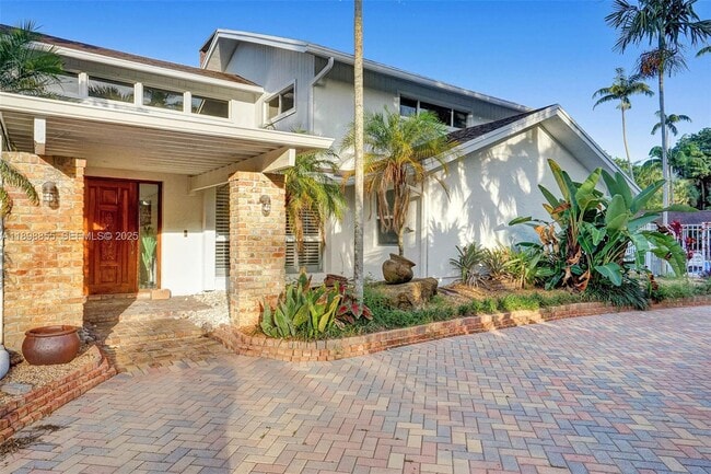 Building Photo - 2120 SW 28th Way