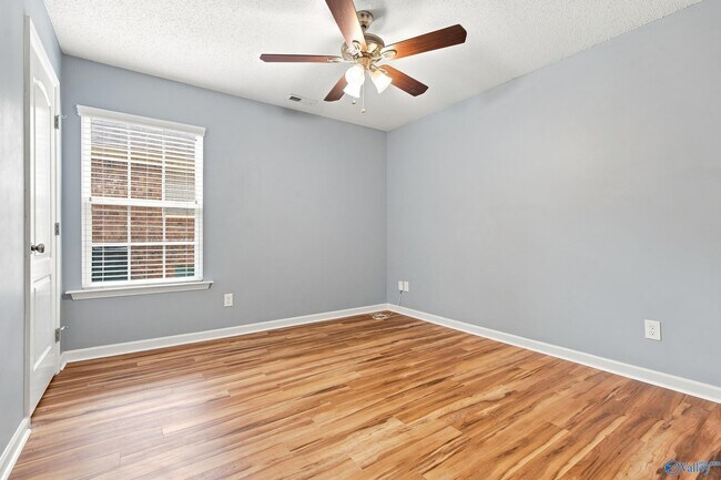 Building Photo - 161 Alderwood Dr