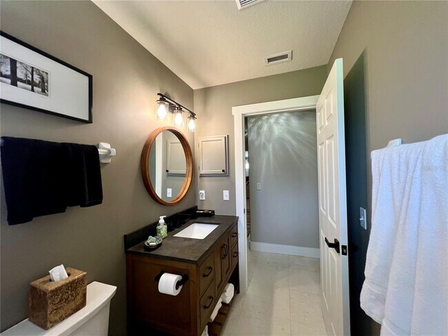 Building Photo - 4061 King Tarpon Dr