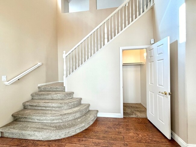 Building Photo - Spacious 5 Bedroom Wolf Creek Home with Balcony, Loft & Secondary Kitchen