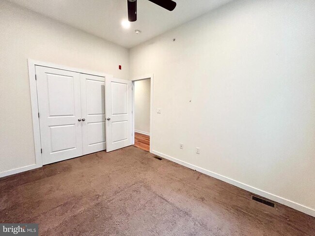 Building Photo - 1844 Vineyard St